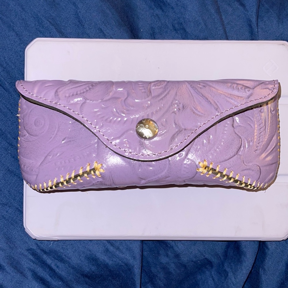 🚨🚨Patricia Nash leather sunglasses case!🚨🚨 Hard to find beautiful color!💜💜